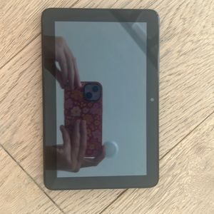 selling an amazon fire tablet 7! in perfect condition